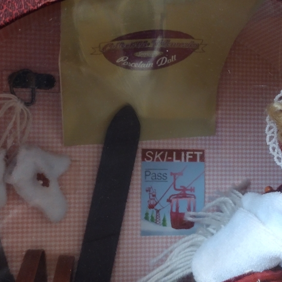 Genuine Porcelain Doll Peggy - Picture 4 of 6